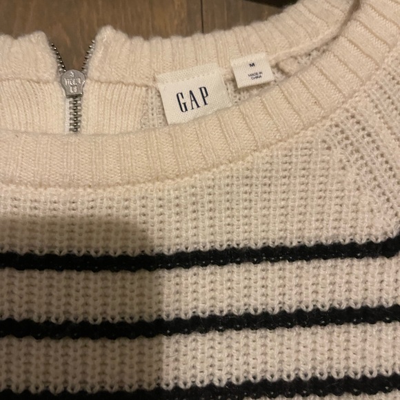 💜Gap women’s stripes sweater with zipper back detail size medium - Picture 2 of 3